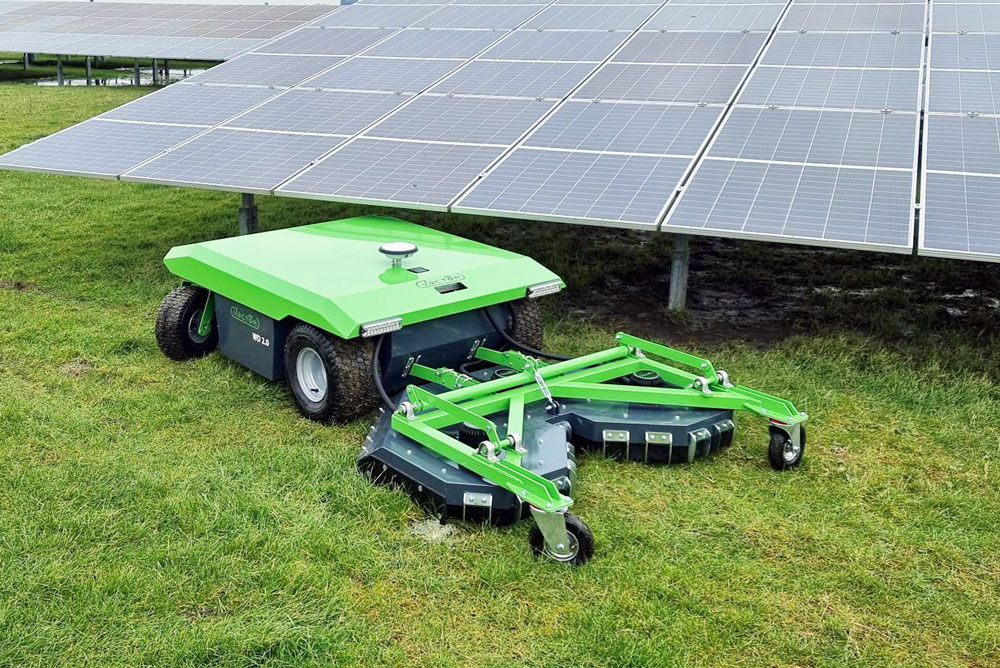 Mähroboter für unter Solarpanels auf Solarparks | Rasen mähen Solarpark | Vektormaschinen