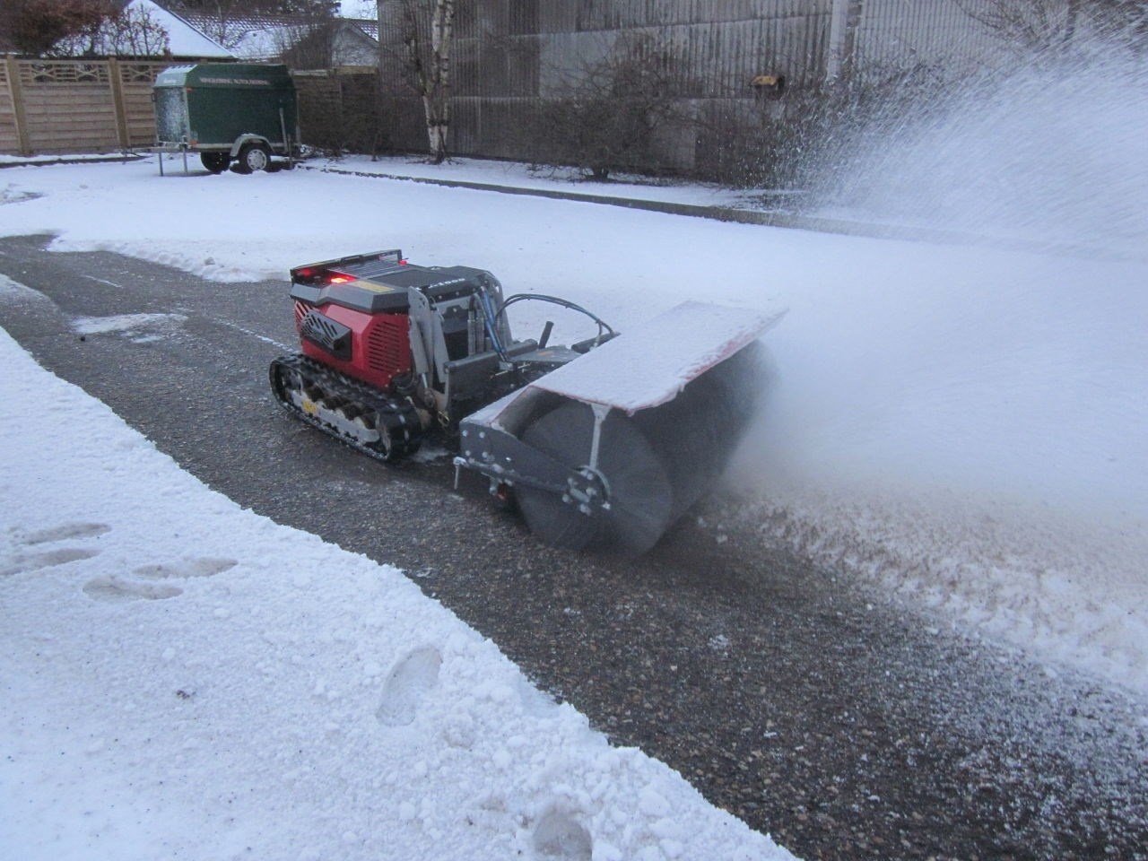 Mow steep slopes | Radio-controlled snow clearing mower | Vector Machines